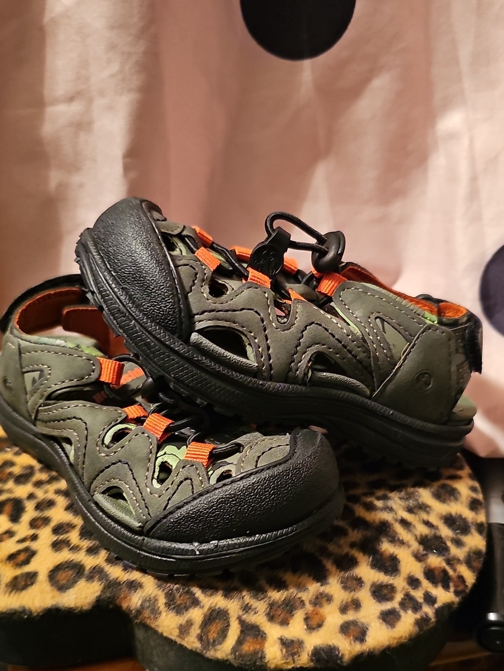 C1 Green and Black Orange Northside Sandals Size 8
